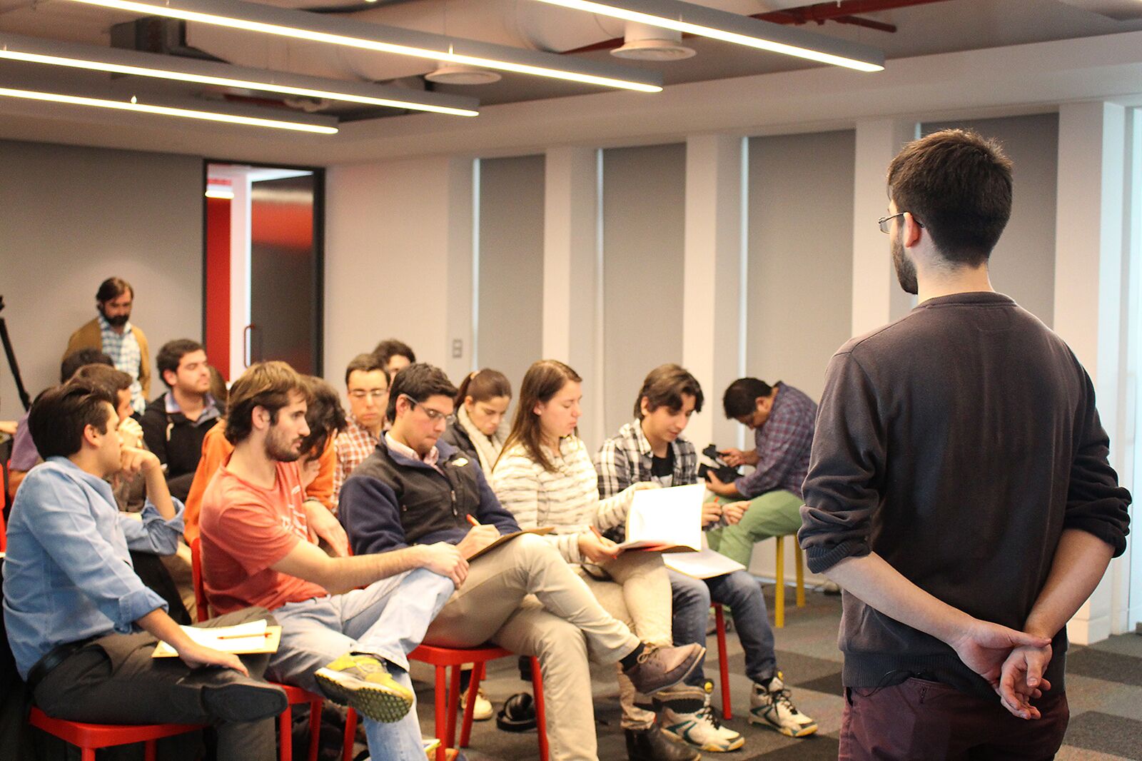 Exitosa convocatoria en el primer curso de “Argumentos Liberales para el Debate Político”.