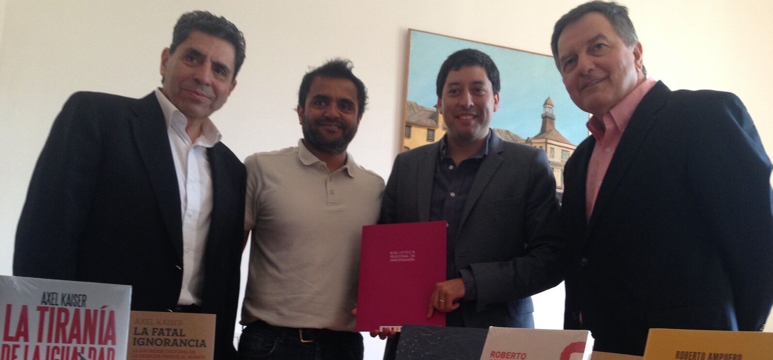 FPP dona libros a la Biblioteca Regional de Antofagasta